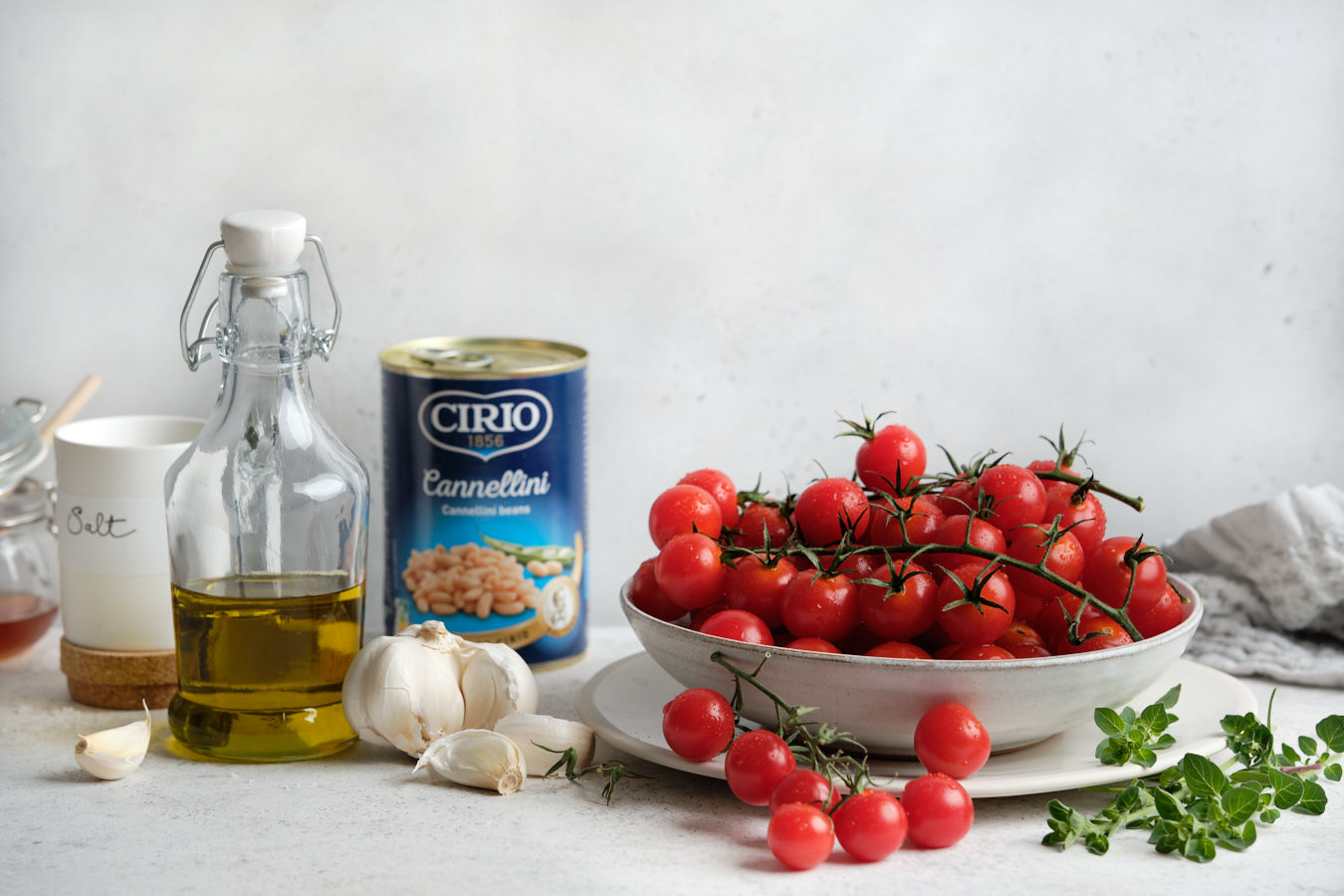 Ingredients for roasted cherry tomatoes with white beans, cannellini beans